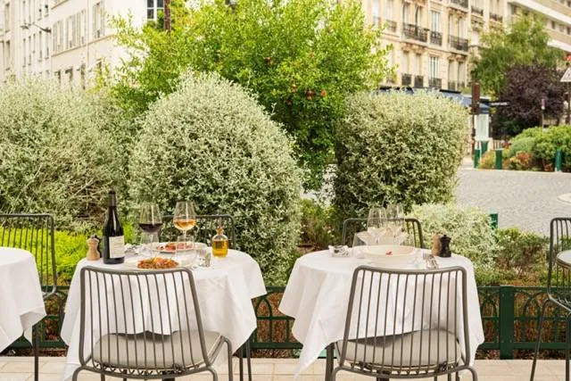 La terrasse côté jardin